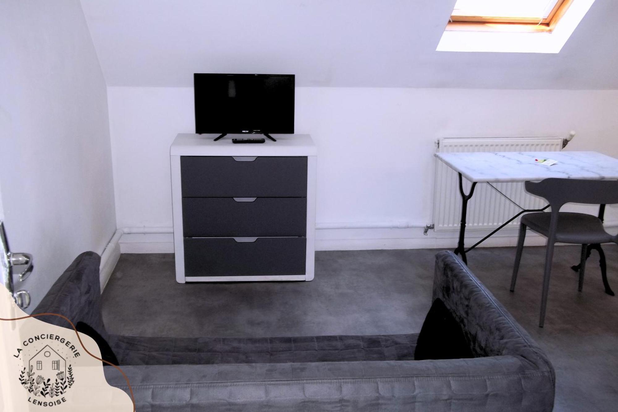 Cook 3 Apartment Lens